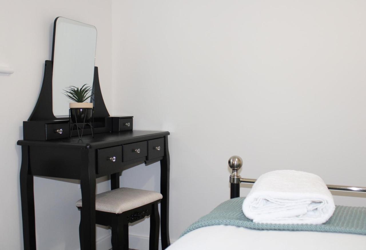 Apartment - Private Flat With Garden & Parking 07 *