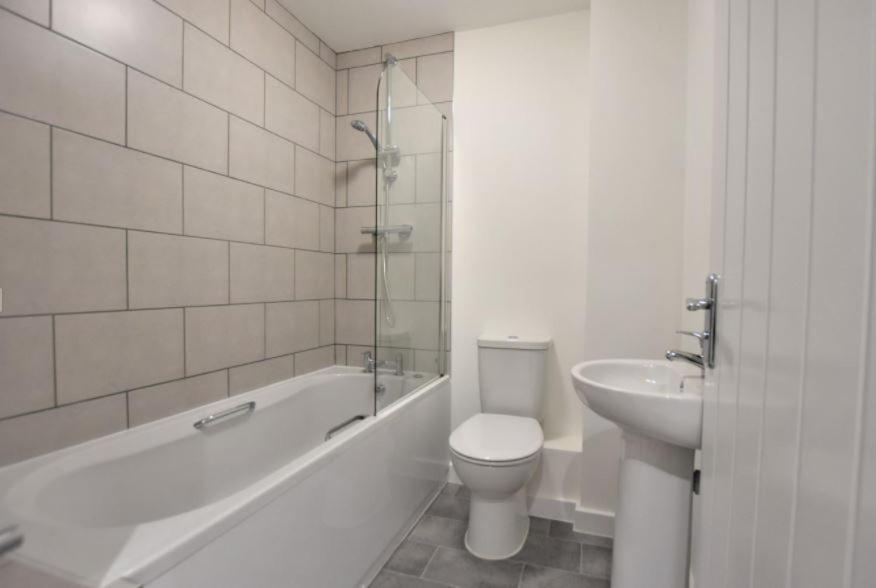 Apartment - Private Flat With Garden & Parking 07 *
